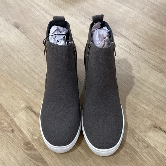 NEW Women’s Athlefit Hidden Wedge Sneakers - Picture 2 of 4